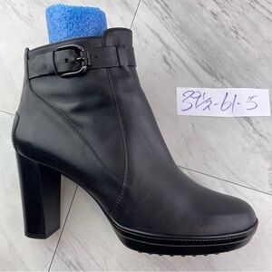 •Tods Tod’s women 39.5 EU/9.5 US black leather 4” heel Ankle boots booties shoes